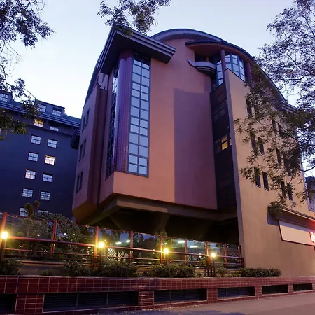 Ibis Heroes Square 3*