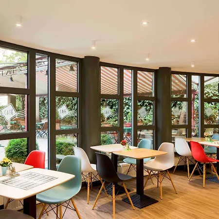 Ibis Heroes Square Hotel