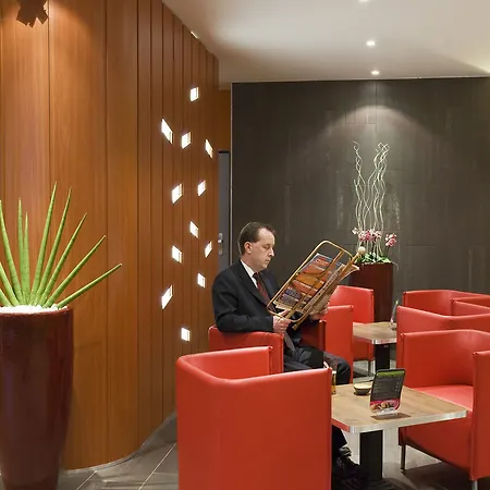 Ibis Heroes Square 3*