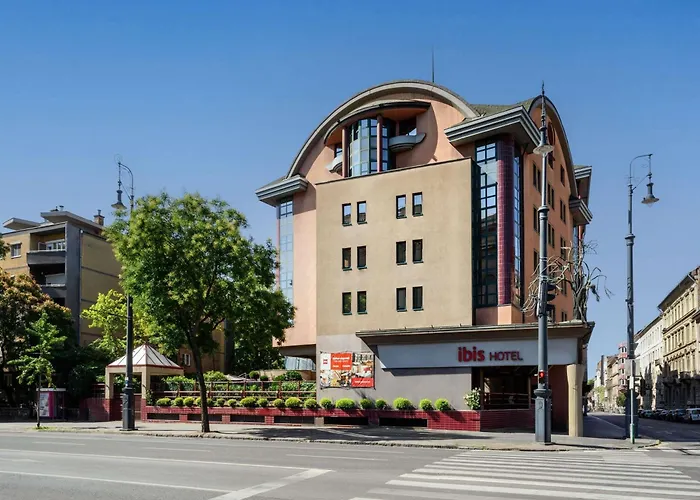 Ibis Heroes Square 3*