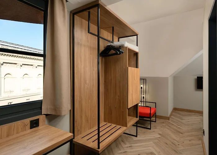 Ibis Heroes Square Hotel 3*