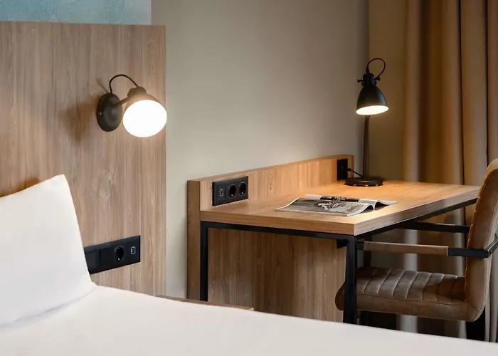 Ibis Heroes Square Hotel 3*