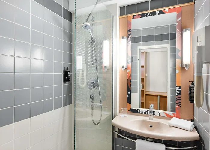 Hotel Ibis Heroes Square