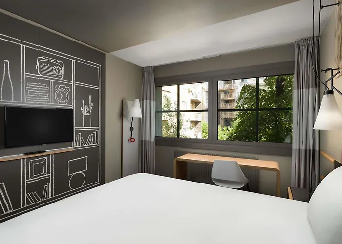 Ibis Heroes Square 3*